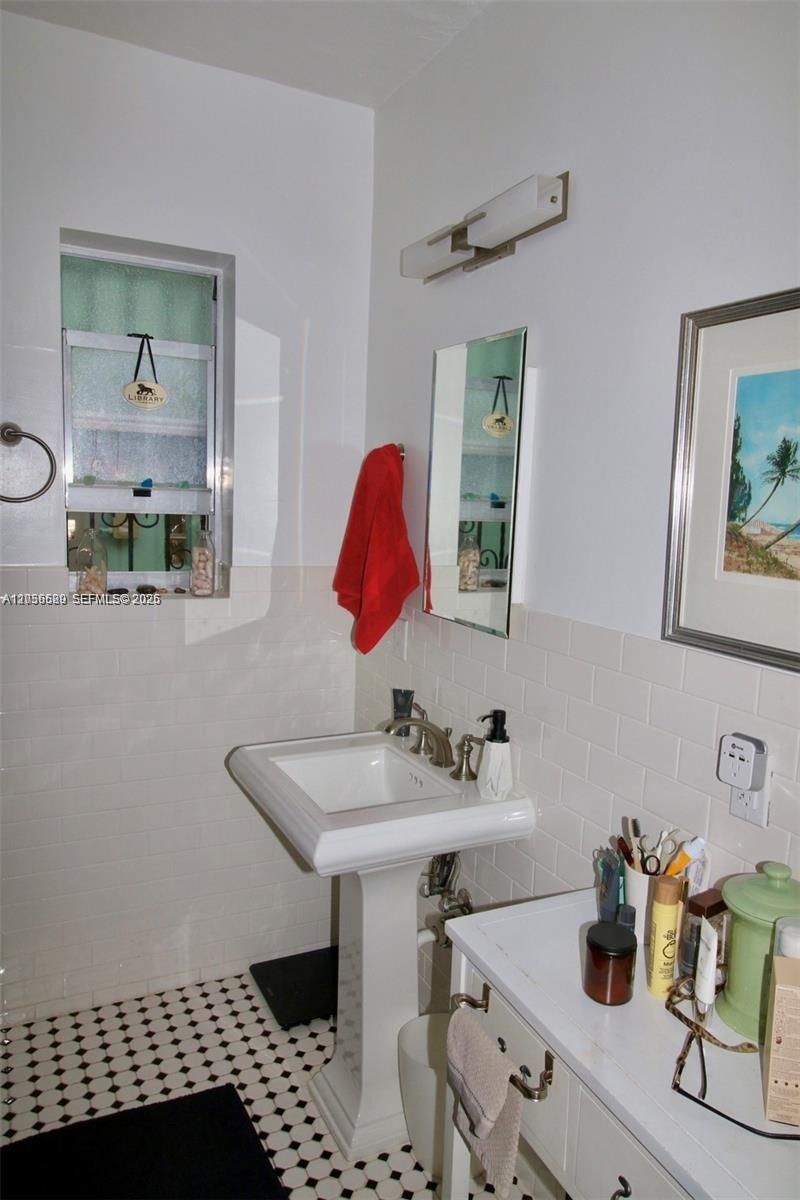 510 NE 72nd St, Miami, FL 33138 Photo