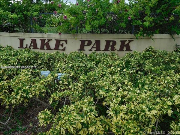 940 NE 199th St, Unit 209, Miami, FL 33179