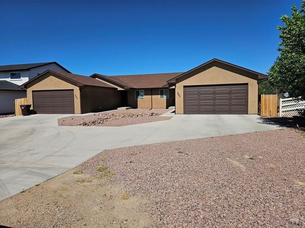983-985 S Knox Dr, Pueblo West, CO 81007