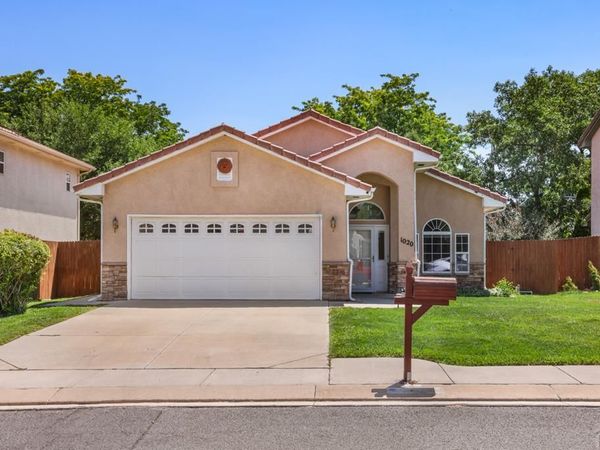 1020 Cedarcrest Dr, Pueblo, CO 81005