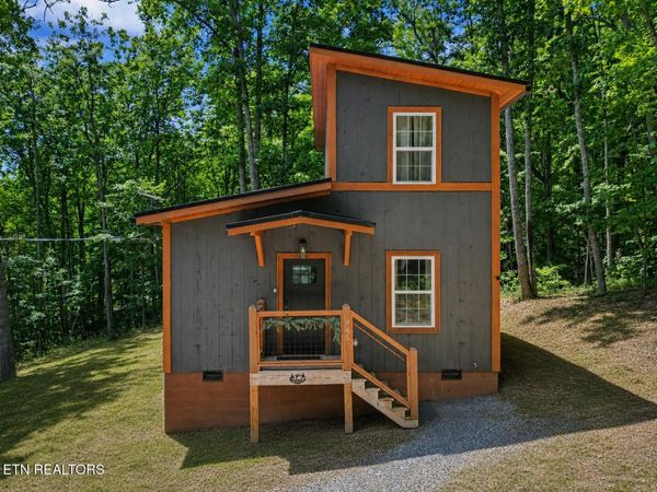 945 Green Bay Drive, Sevierville, TN 37876