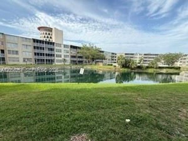 1700 NE 191st St, Unit 510, Miami, FL 33179