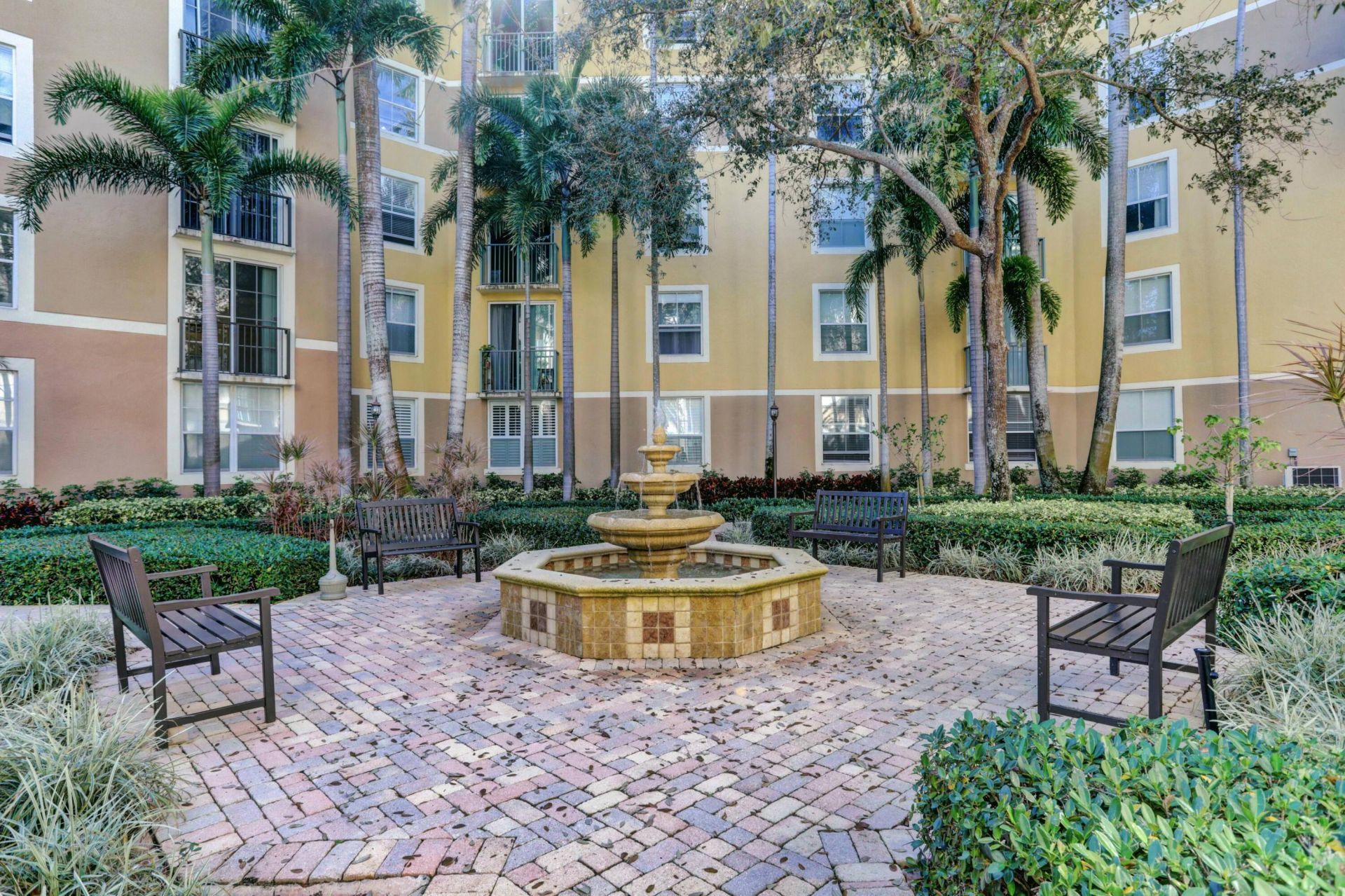 630 S Sapodilla Avenue S, Unit 321, West Palm Beach, FL 33401 Photo