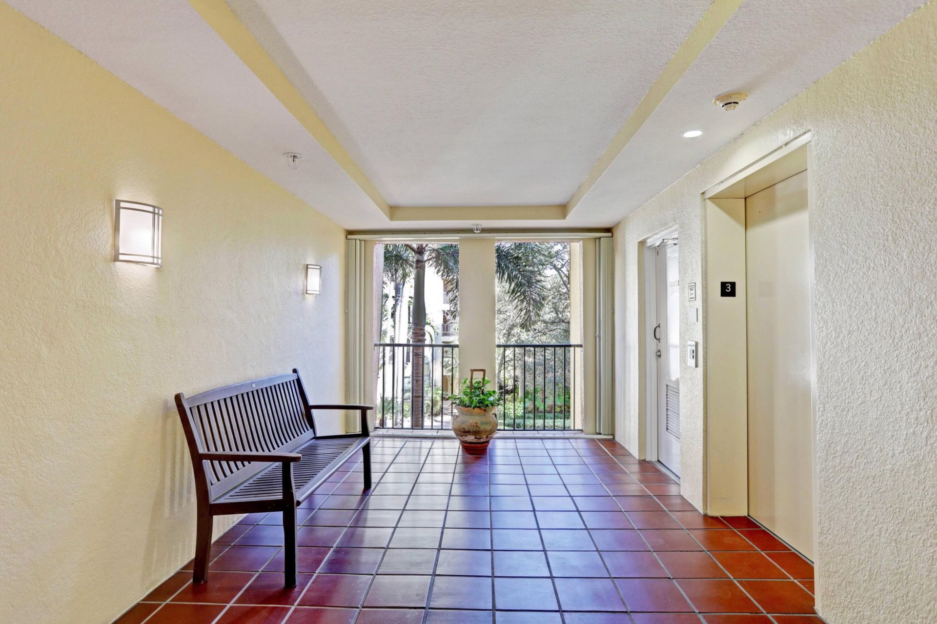 630 S Sapodilla Avenue S, Unit 321, West Palm Beach, FL 33401 Photo