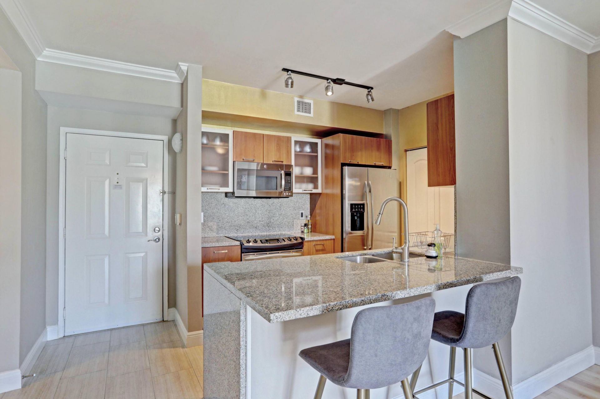 630 S Sapodilla Avenue S, Unit 321, West Palm Beach, FL 33401 Photo