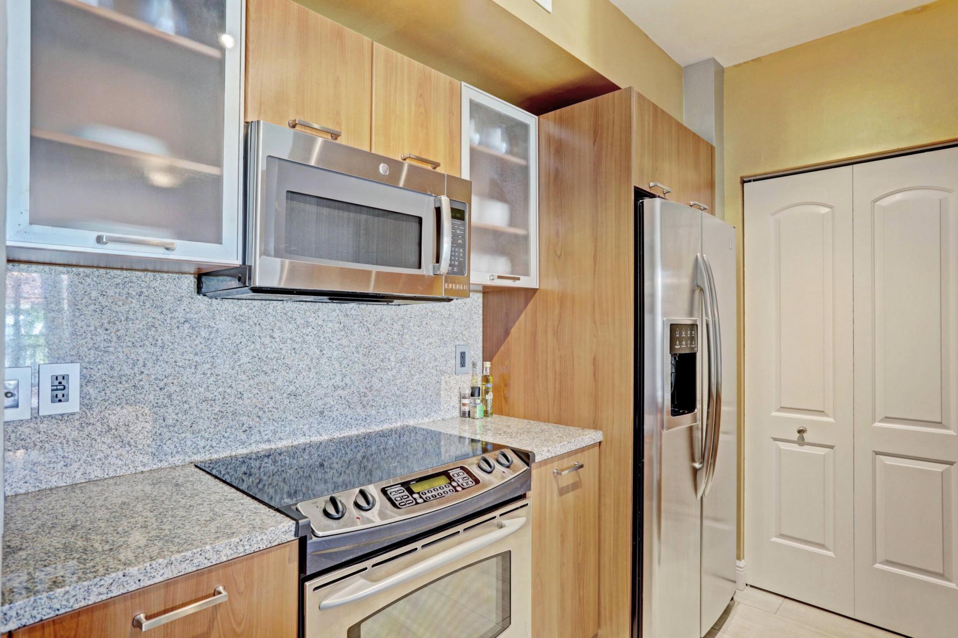 630 S Sapodilla Avenue S, Unit 321, West Palm Beach, FL 33401 Photo