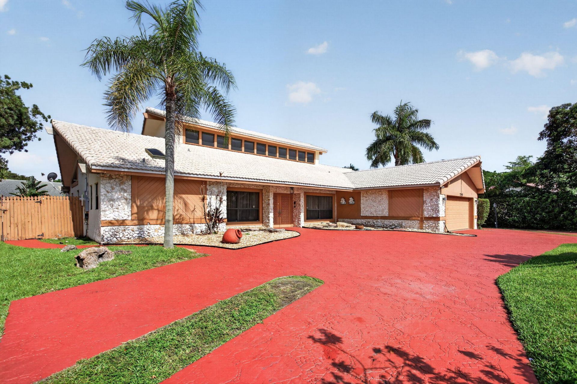 7355 NW 83rd Avenue, Tamarac, FL 33321 Photo