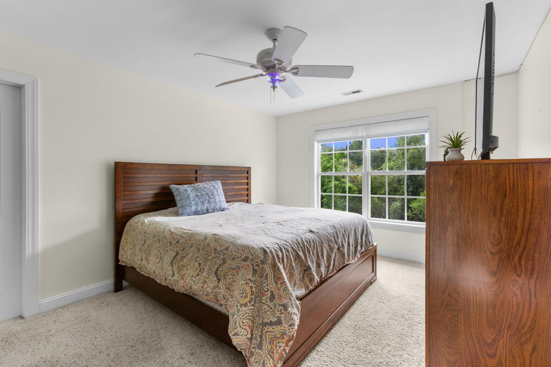 1019 Englewood Court Photo 32