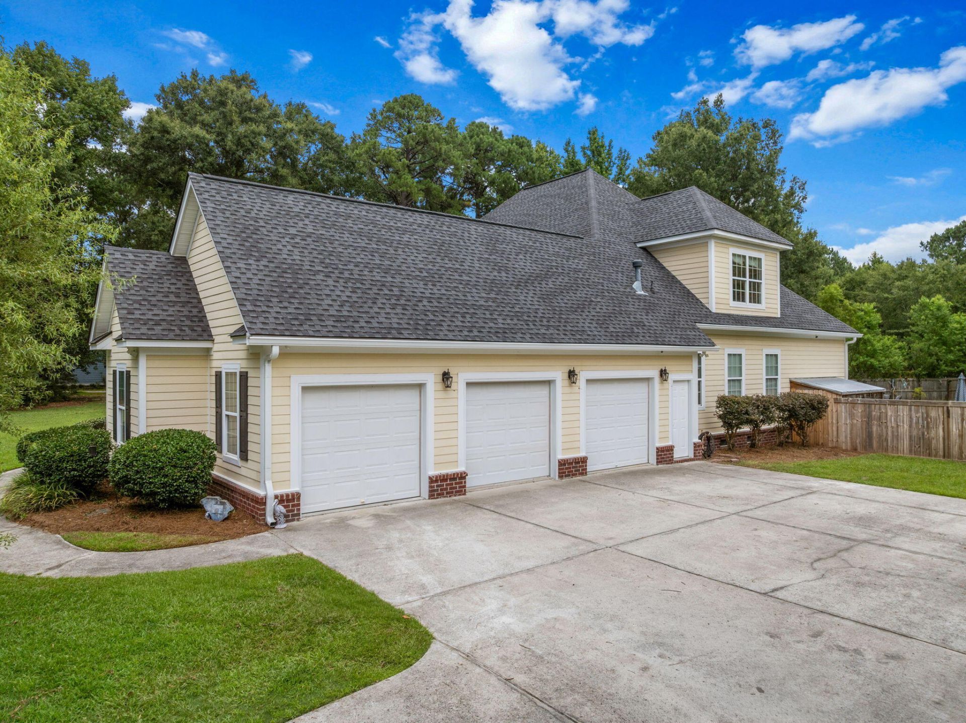 1019 Englewood Court Photo 4