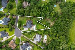 1019 Englewood Court photo 4