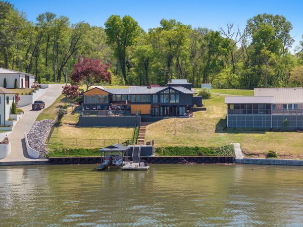 105 Lakeview Dr , Muscle Shoals, AL 35661