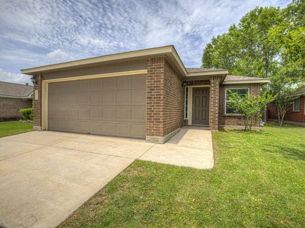 401 Summerside Ave , Lockhart, TX 78644