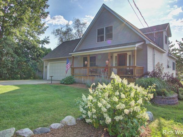 8611 Mohawk Trail, Howard City, MI 49329