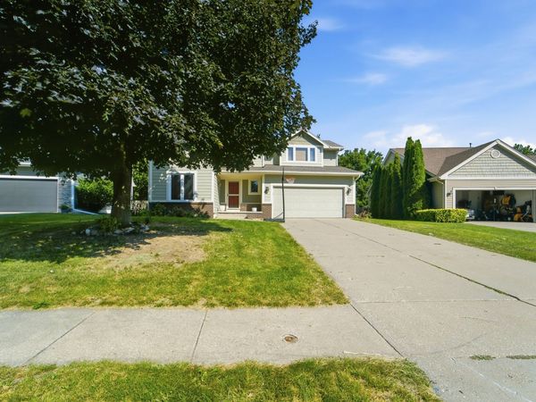 14543 Summit Drive, Clive, IA 50325