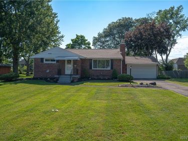 4502 Gentwood Drive , Clarence, NY 14221