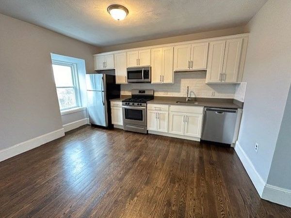10 Cross St East, Unit 3, Somerville, MA 02145