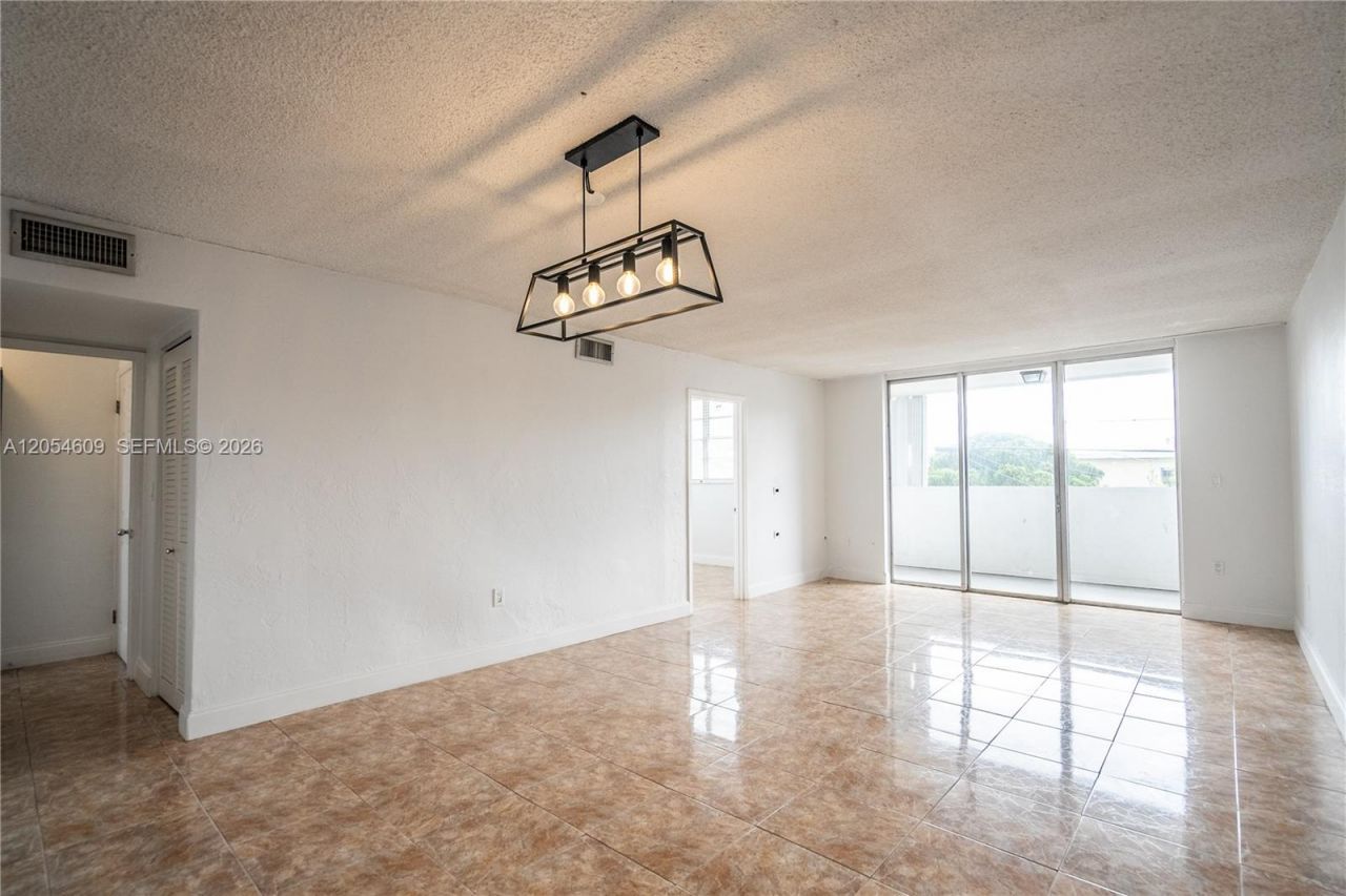 7850 Byron Ave , Unit 207, Miami Beach, FL 33141 Photo