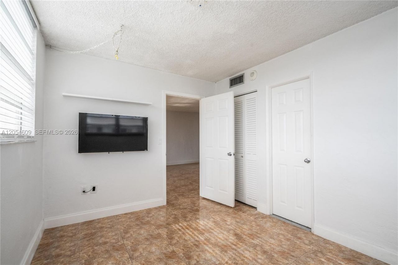 7850 Byron Ave , Unit 207, Miami Beach, FL 33141 Photo