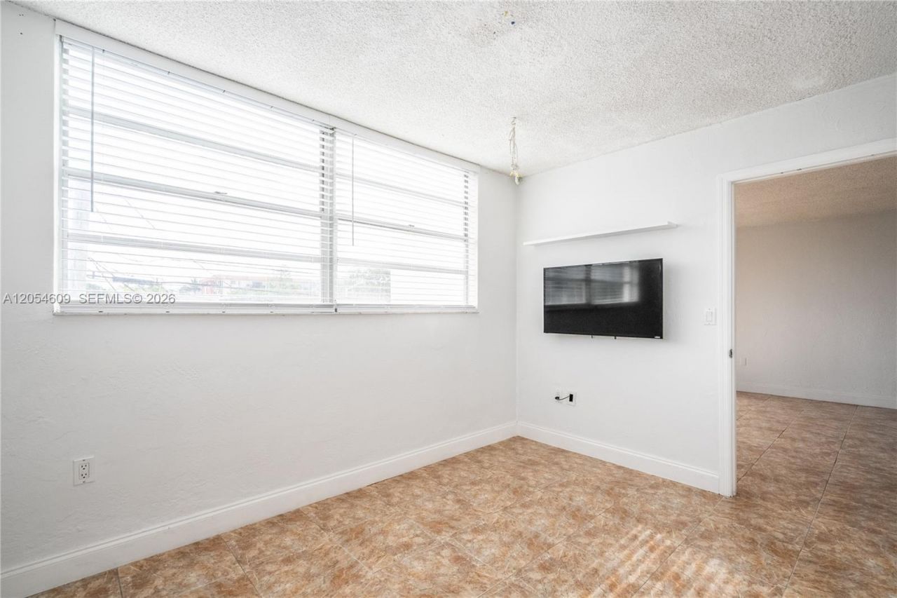 7850 Byron Ave , Unit 207, Miami Beach, FL 33141 Photo