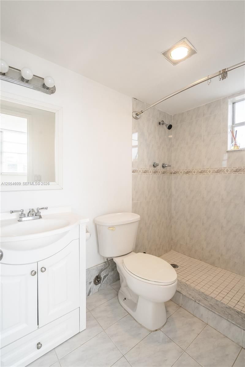 7850 Byron Ave , Unit 207, Miami Beach, FL 33141 Photo