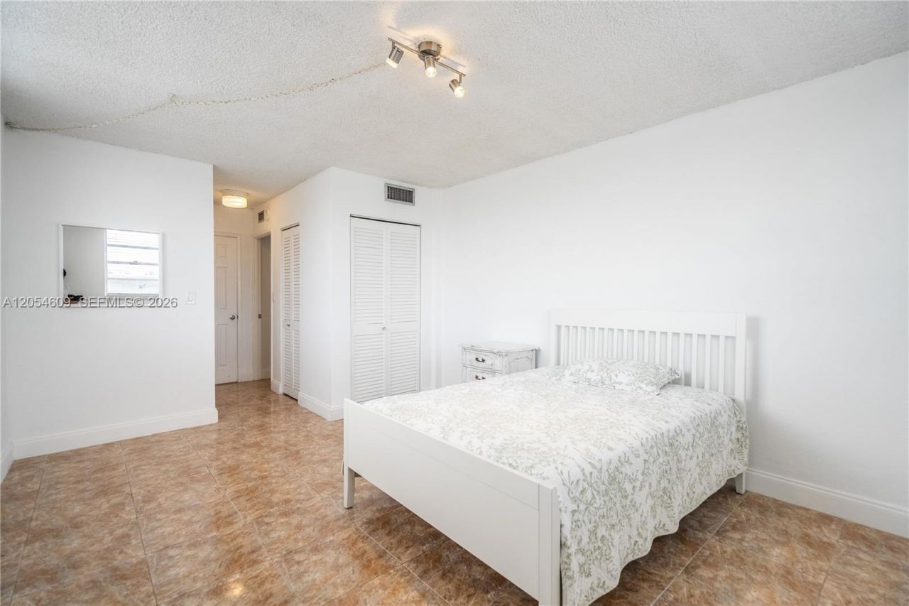 7850 Byron Ave , Unit 207, Miami Beach, FL 33141 Photo