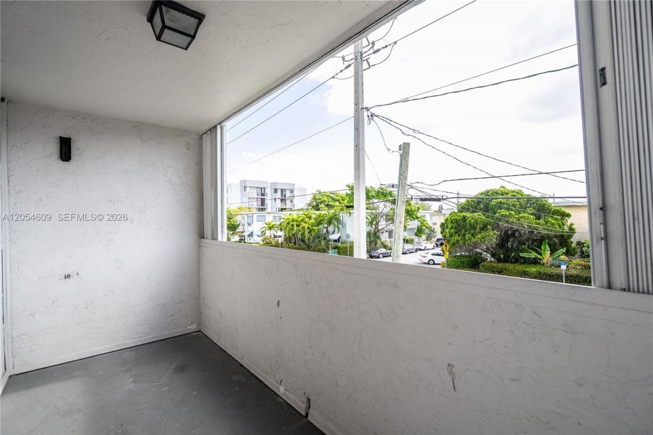 7850 Byron Ave , Unit 207, Miami Beach, FL 33141 Photo