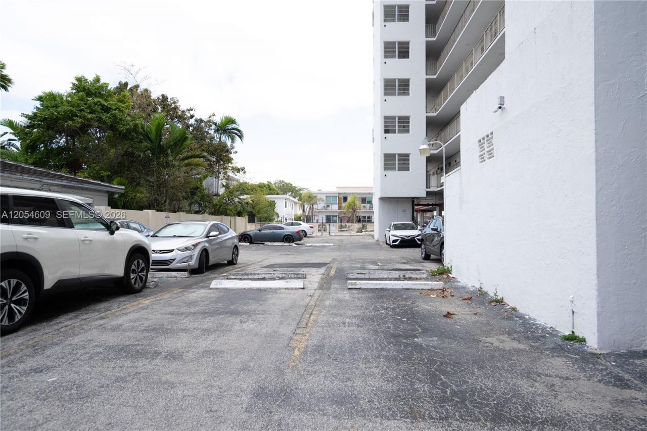 7850 Byron Ave , Unit 207, Miami Beach, FL 33141 Photo