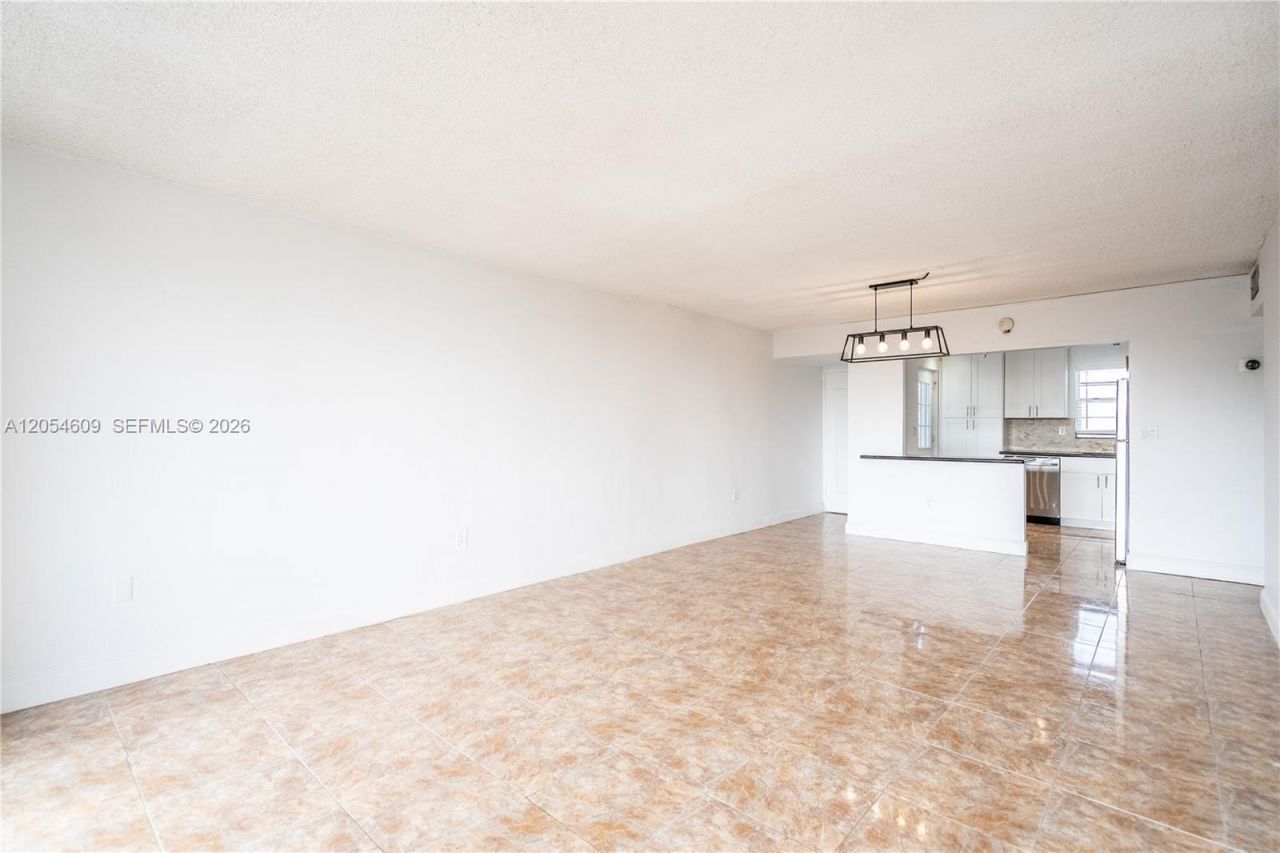 7850 Byron Ave , Unit 207, Miami Beach, FL 33141 Photo