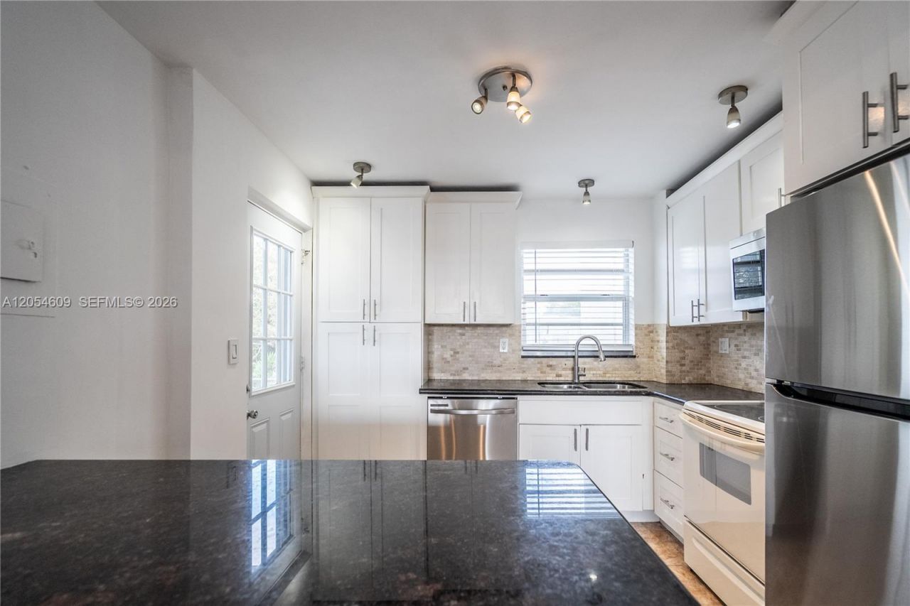 7850 Byron Ave , Unit 207, Miami Beach, FL 33141 Photo