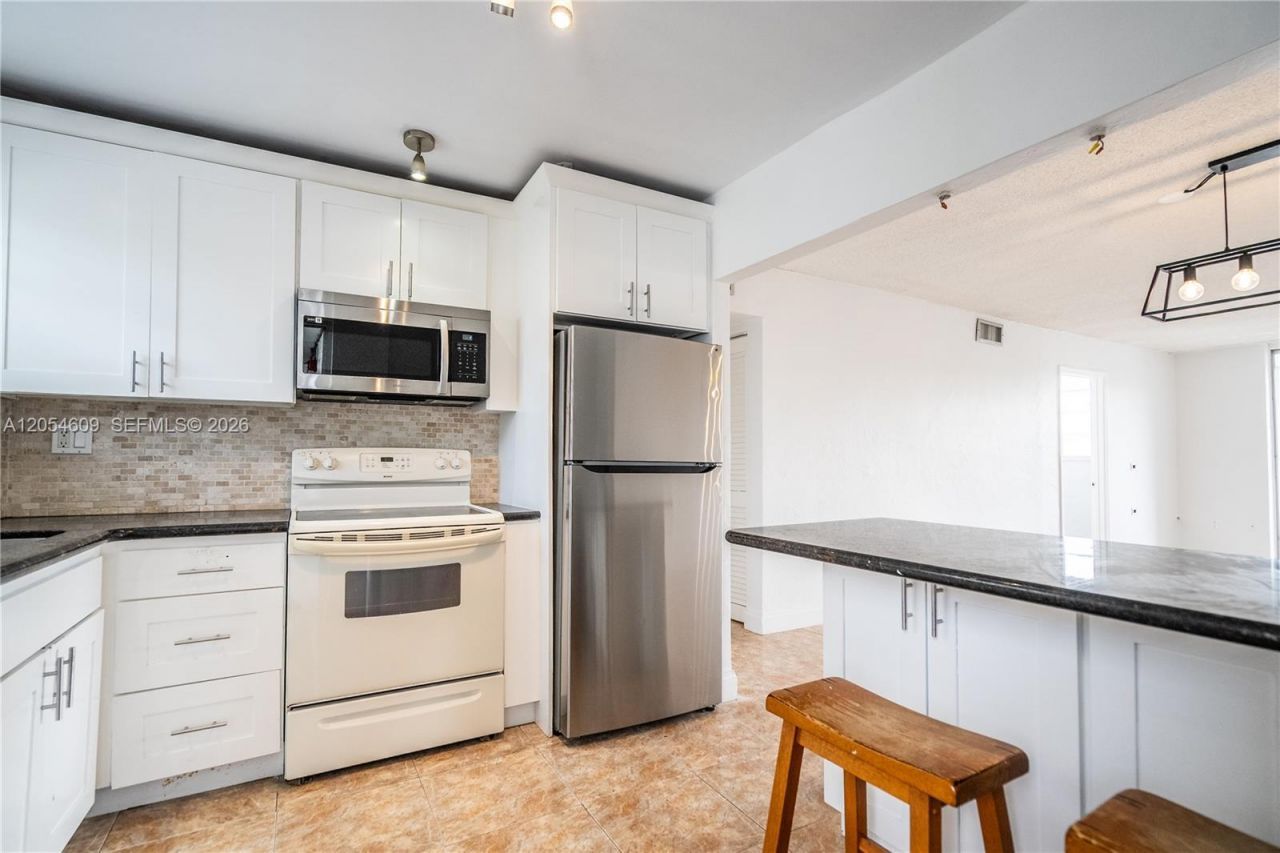 7850 Byron Ave , Unit 207, Miami Beach, FL 33141 Photo