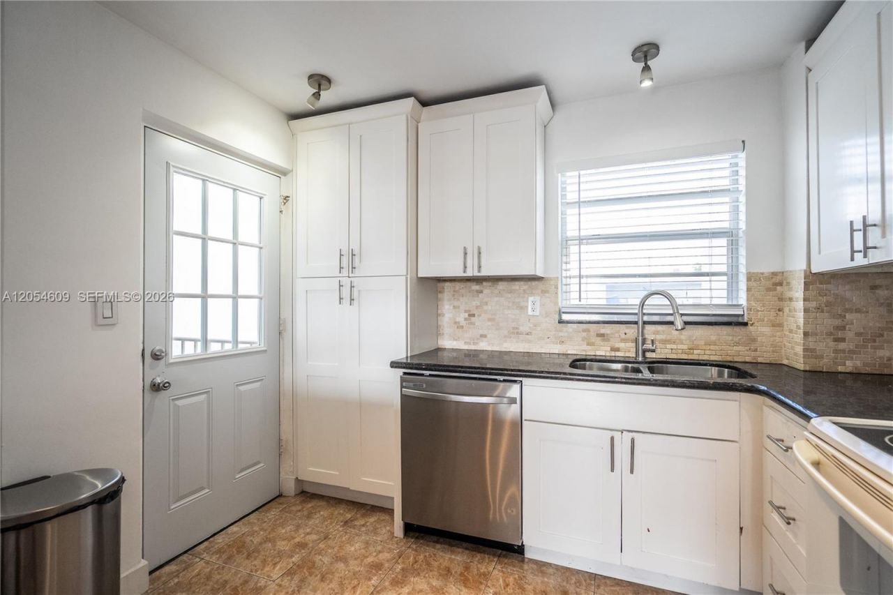 7850 Byron Ave , Unit 207, Miami Beach, FL 33141 Photo