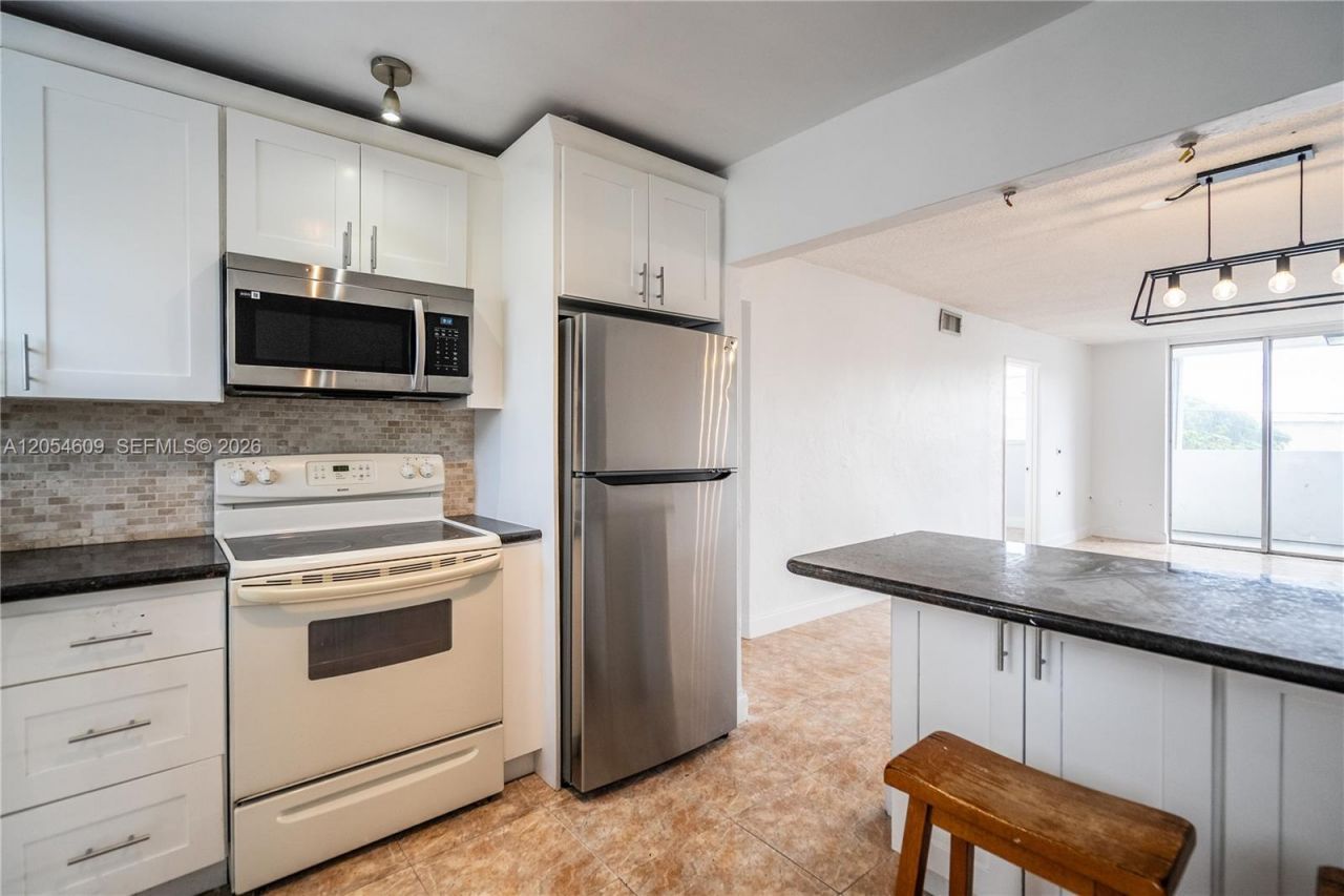 7850 Byron Ave , Unit 207, Miami Beach, FL 33141 Photo
