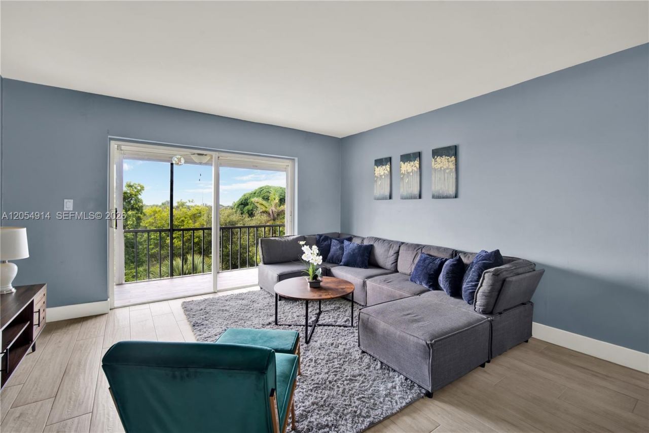 950 Hillcrest Dr , Unit 414, Hollywood, FL 33021 Photo