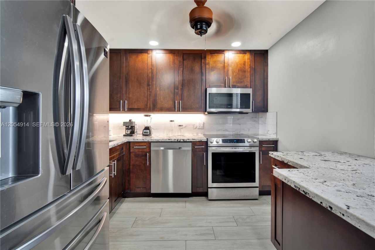950 Hillcrest Dr , Unit 414, Hollywood, FL 33021 Photo
