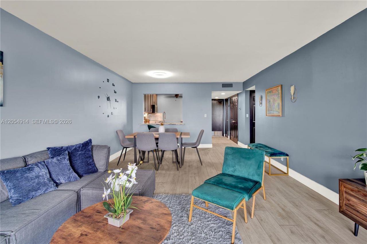 950 Hillcrest Dr , Unit 414, Hollywood, FL 33021 Photo