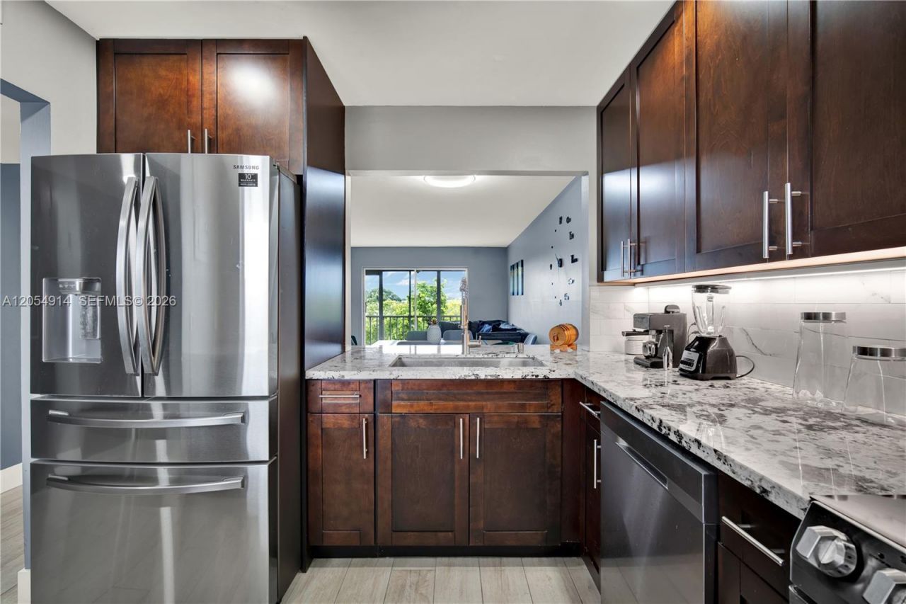 950 Hillcrest Dr , Unit 414, Hollywood, FL 33021 Photo