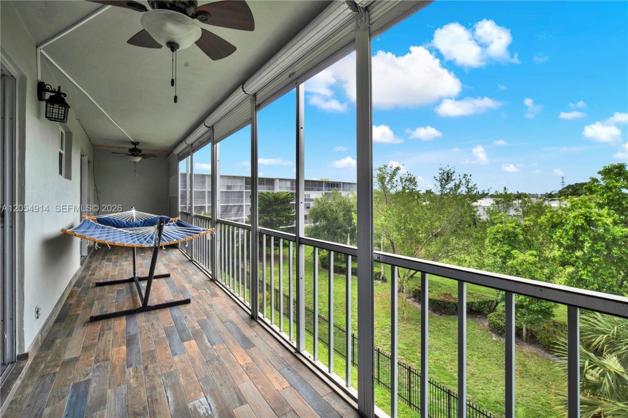 950 Hillcrest Dr , Unit 414, Hollywood, FL 33021 Photo