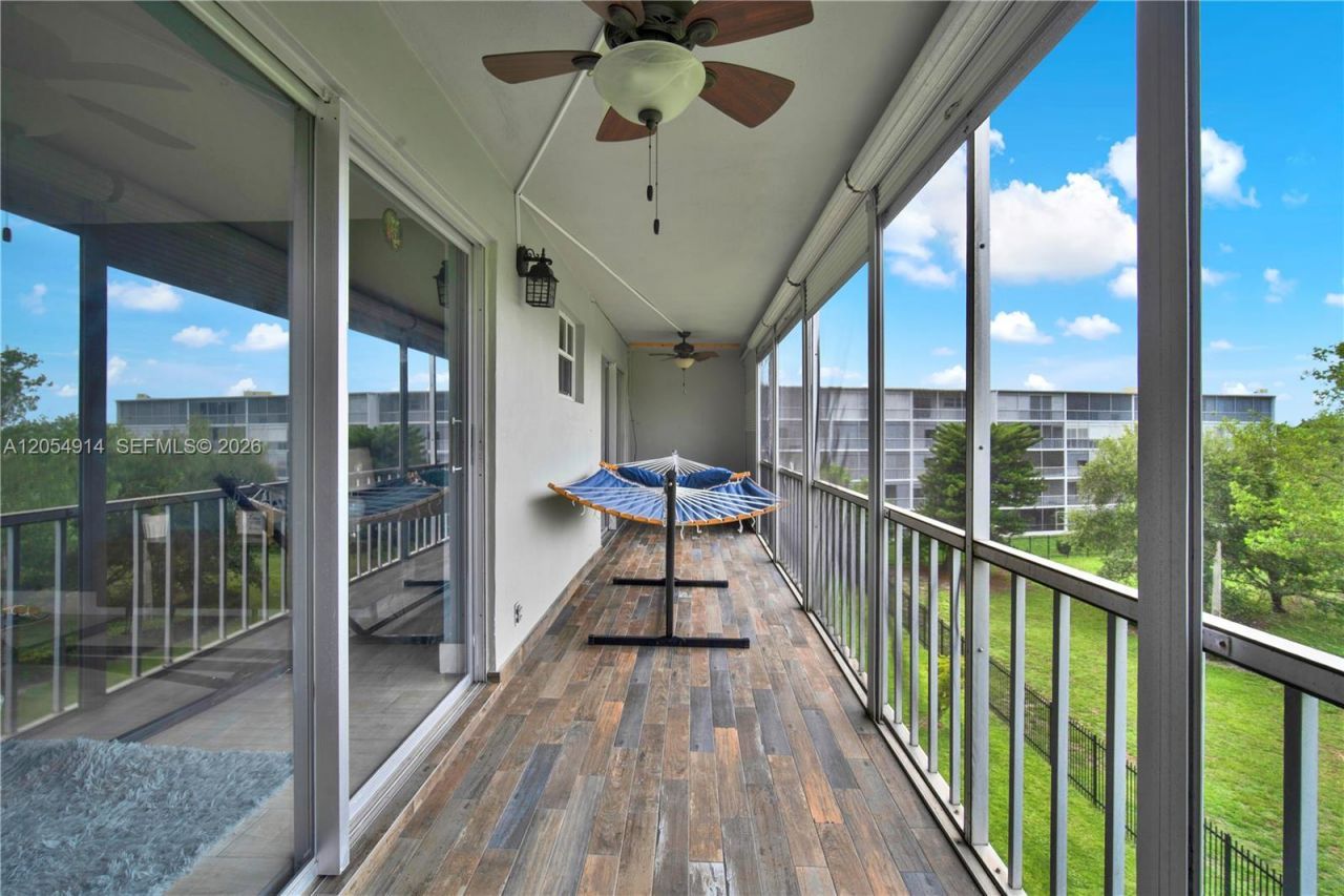 950 Hillcrest Dr , Unit 414, Hollywood, FL 33021 Photo