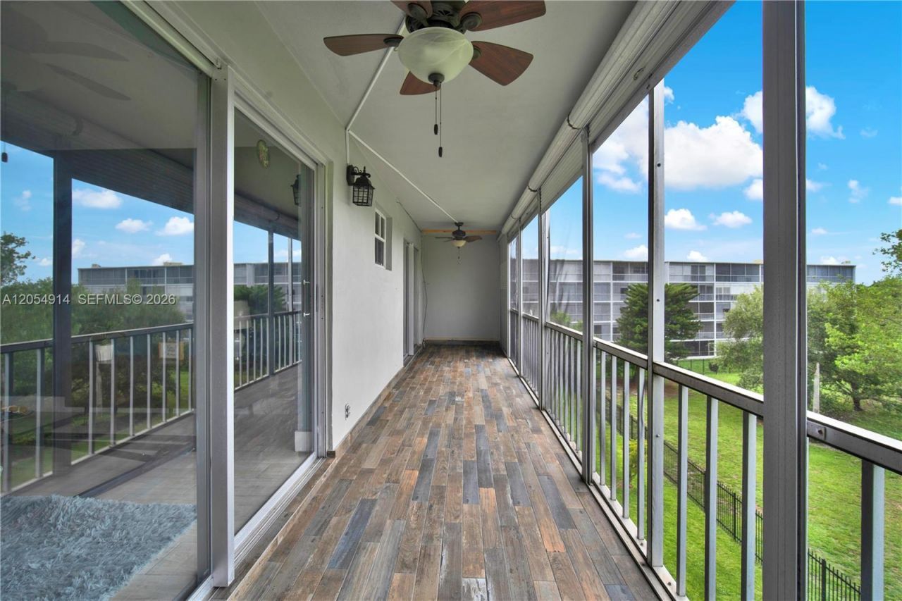 950 Hillcrest Dr , Unit 414, Hollywood, FL 33021 Photo