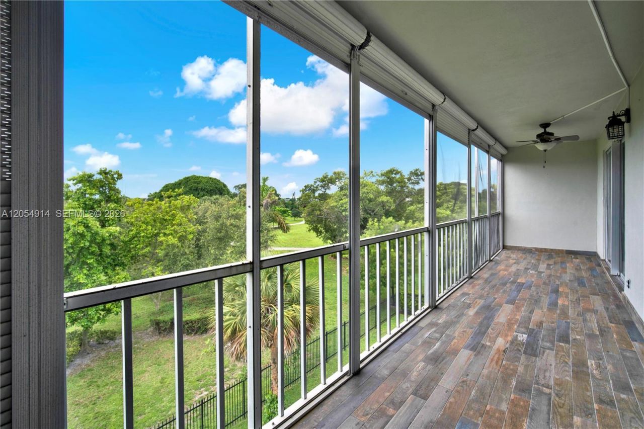 950 Hillcrest Dr , Unit 414, Hollywood, FL 33021 Photo