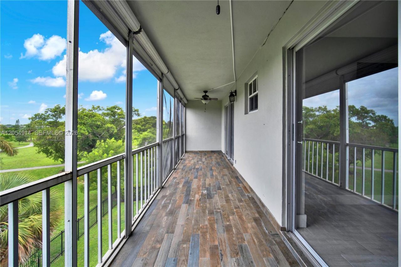 950 Hillcrest Dr , Unit 414, Hollywood, FL 33021 Photo