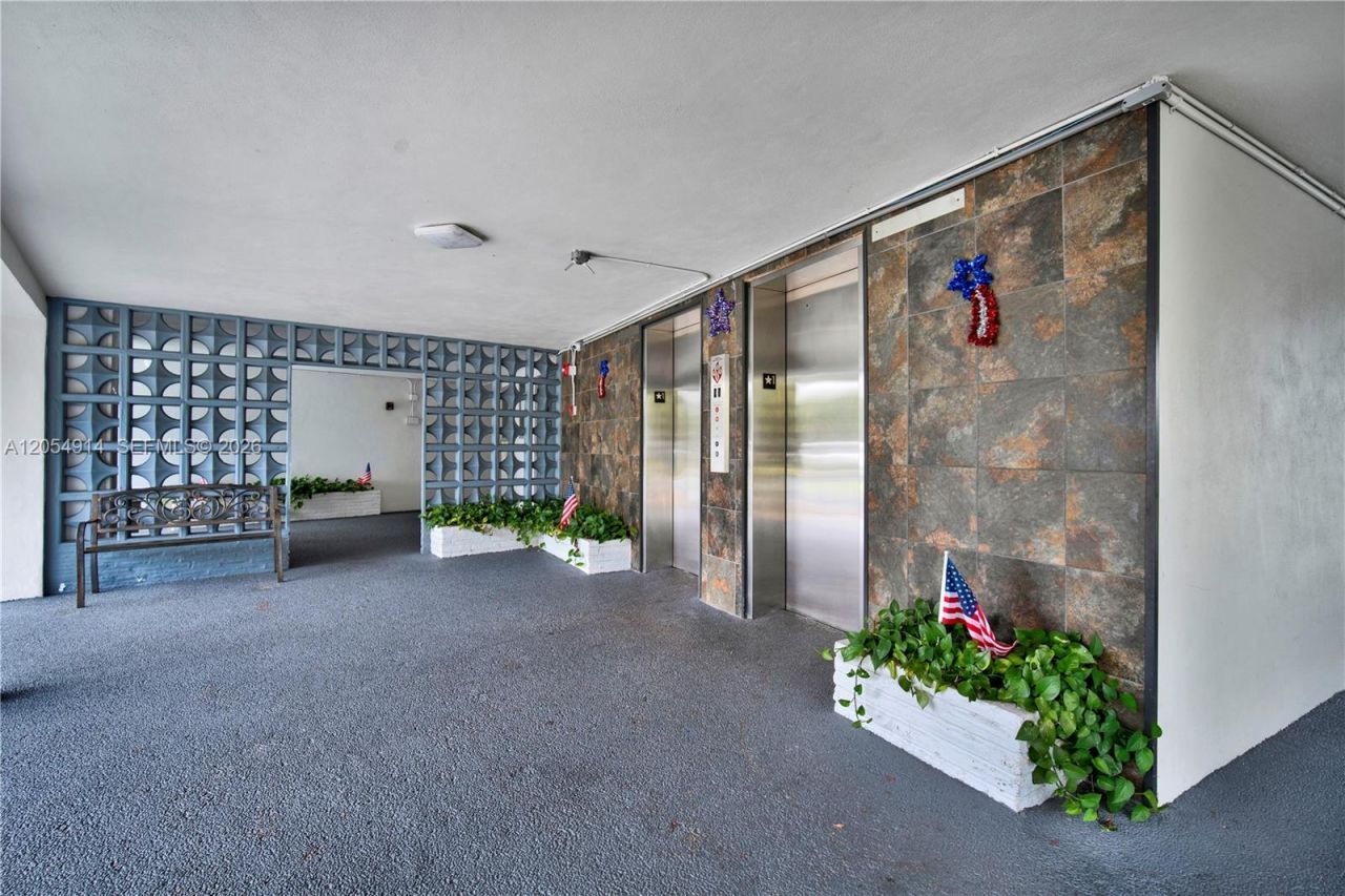 950 Hillcrest Dr , Unit 414, Hollywood, FL 33021 Photo