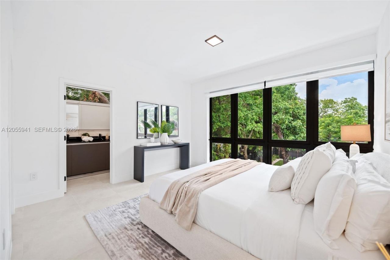 53 NW 52nd St, Miami, FL 33127 Photo