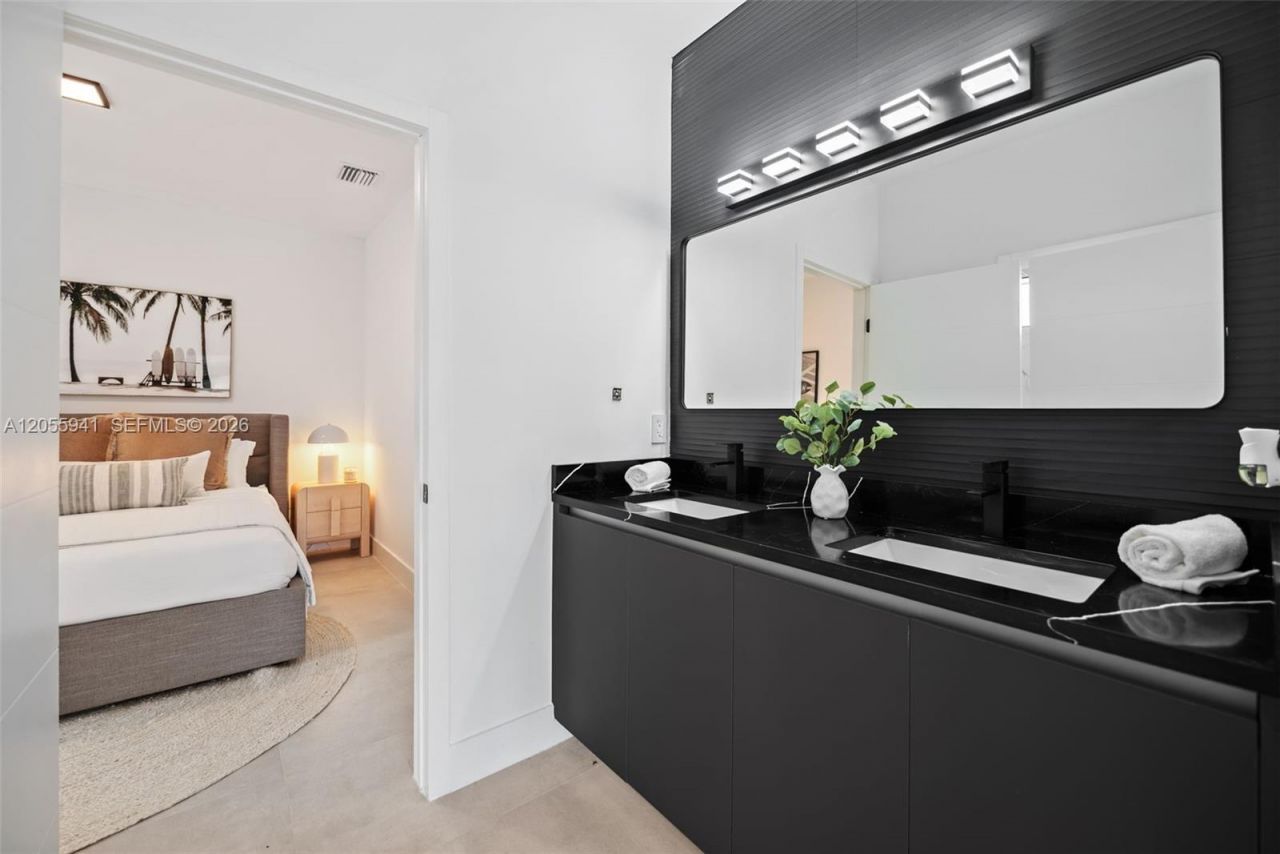 53 NW 52nd St, Miami, FL 33127 Photo