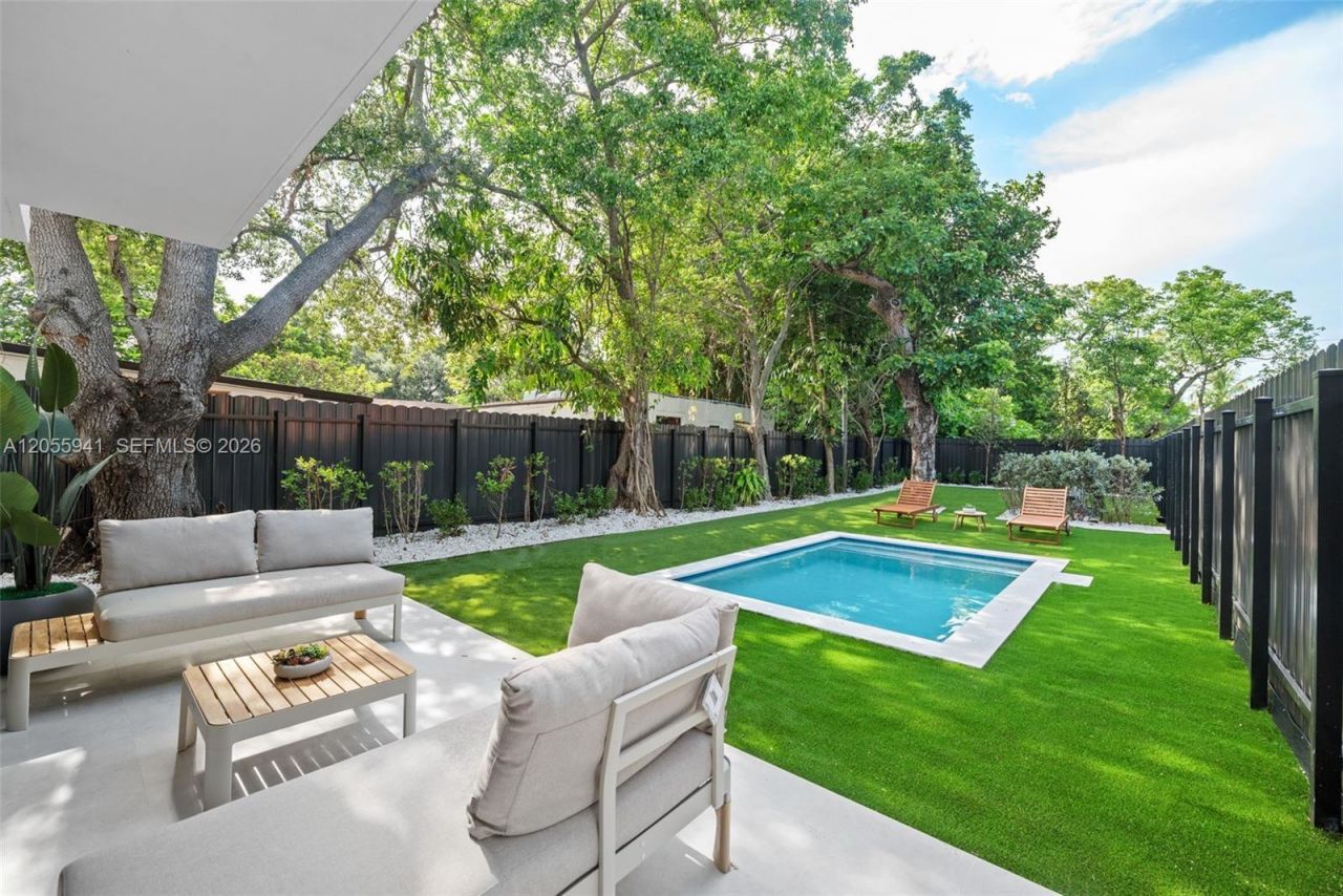 53 NW 52nd St, Miami, FL 33127 Photo