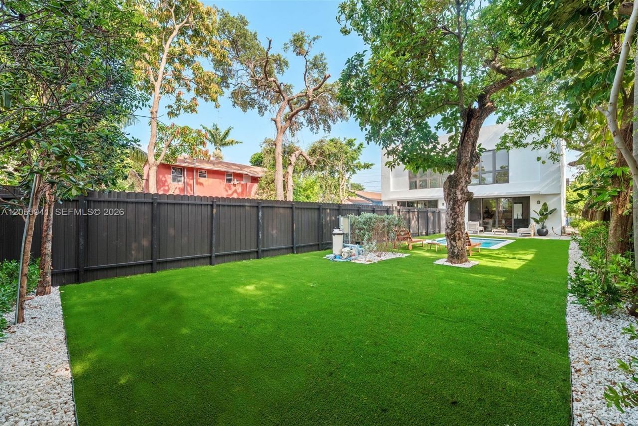 53 NW 52nd St, Miami, FL 33127 Photo