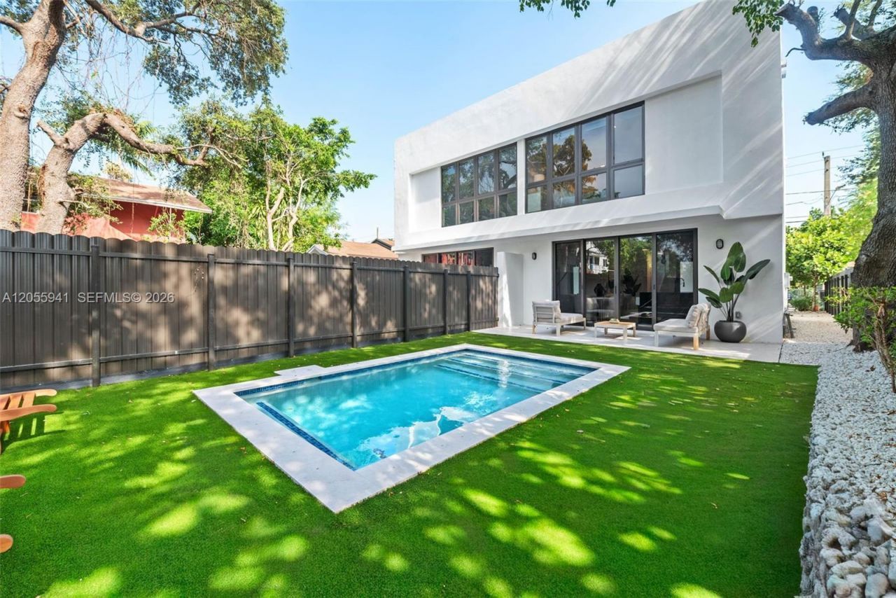 53 NW 52nd St, Miami, FL 33127 Photo