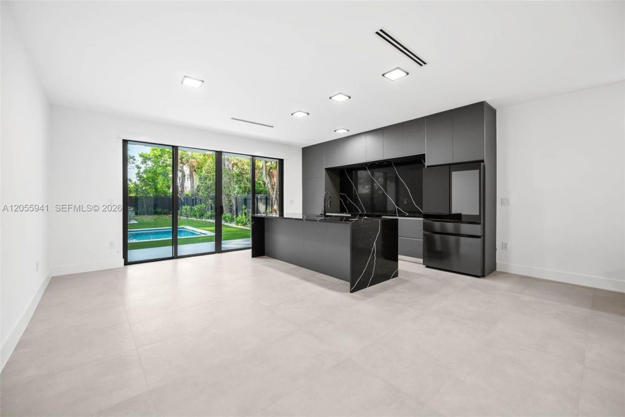 53 NW 52nd St, Miami, FL 33127 Photo
