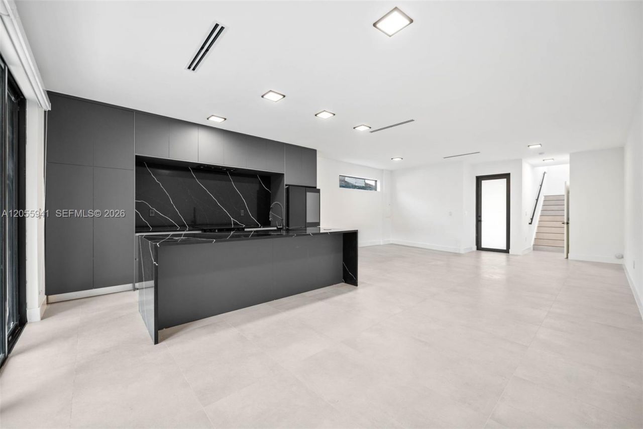 53 NW 52nd St, Miami, FL 33127 Photo