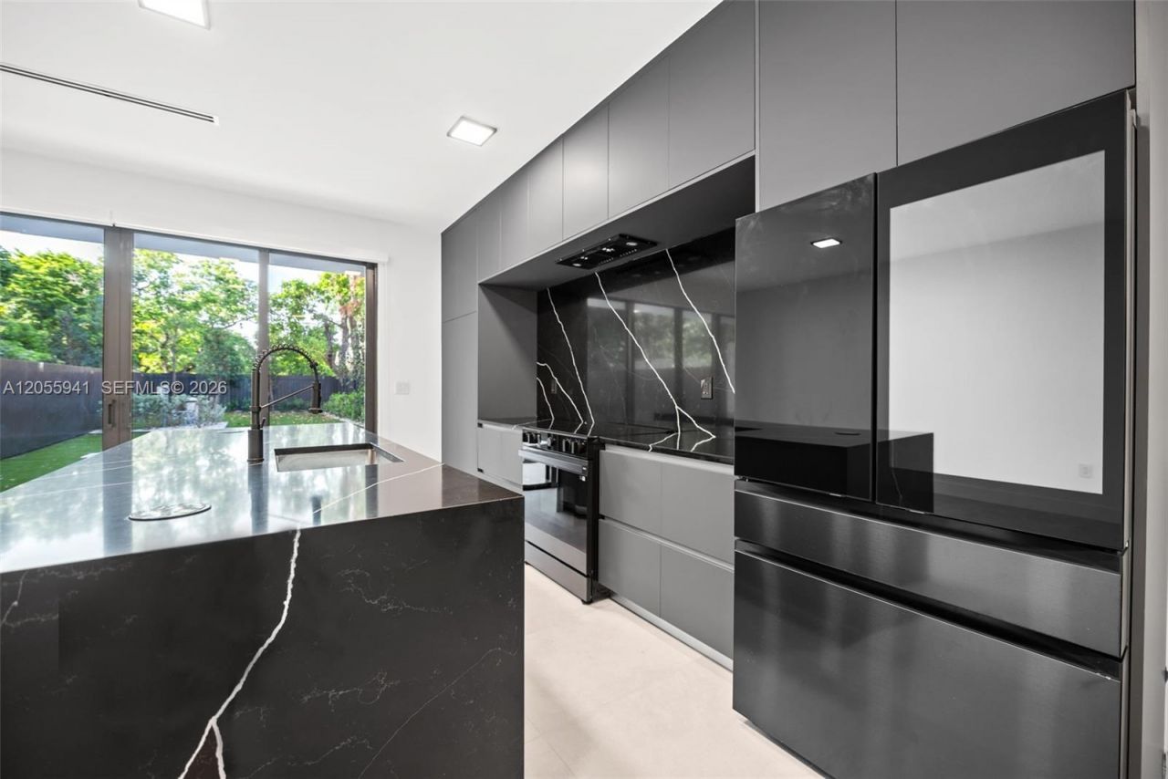 53 NW 52nd St, Miami, FL 33127 Photo